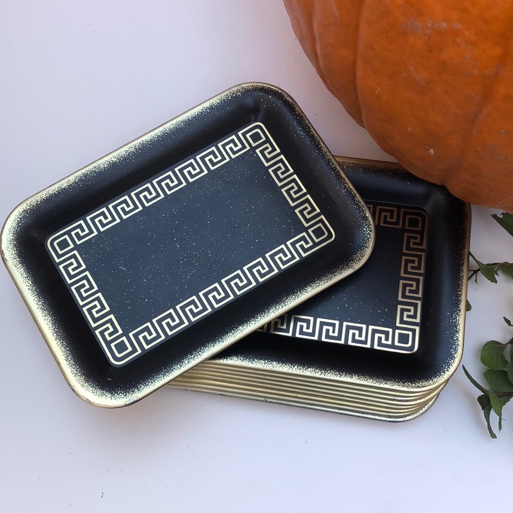 Vintage tin tray, knickknack tray, jewelry holder